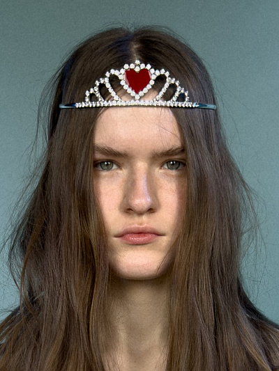 LOVE TIARA
